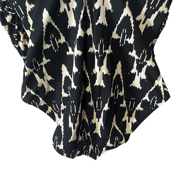 L.L.Bean Swimsuit Womens 1 Pc Black White Ikat Ruched 50+ UV Protection 18W Plus - Picture 6 of 7